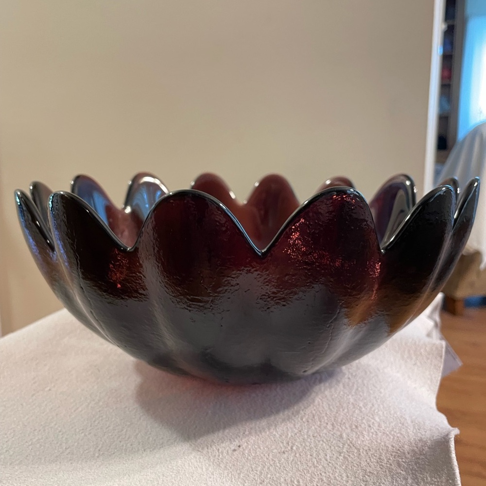 BLENKO GLASS   Blenko Amethyst Lotus Flower bowl.  Purple Scalloped Glass Bowl. - Picture 7 of 8